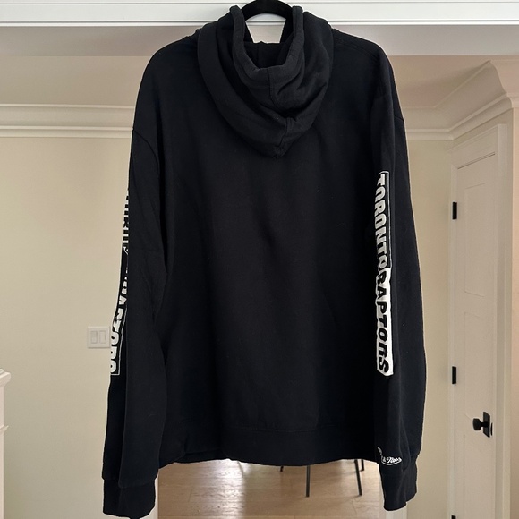 Men's - Mitchell & Ness Toronto Raptors Black & White Logo Sweatshirt - Size 2XL - Picture 15 of 15